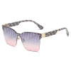 New cross-border European and American style printed personalized women's sunglasses, one-piece large frame design slimming sunglasses, trendy street style metal material glasses Application Scenario